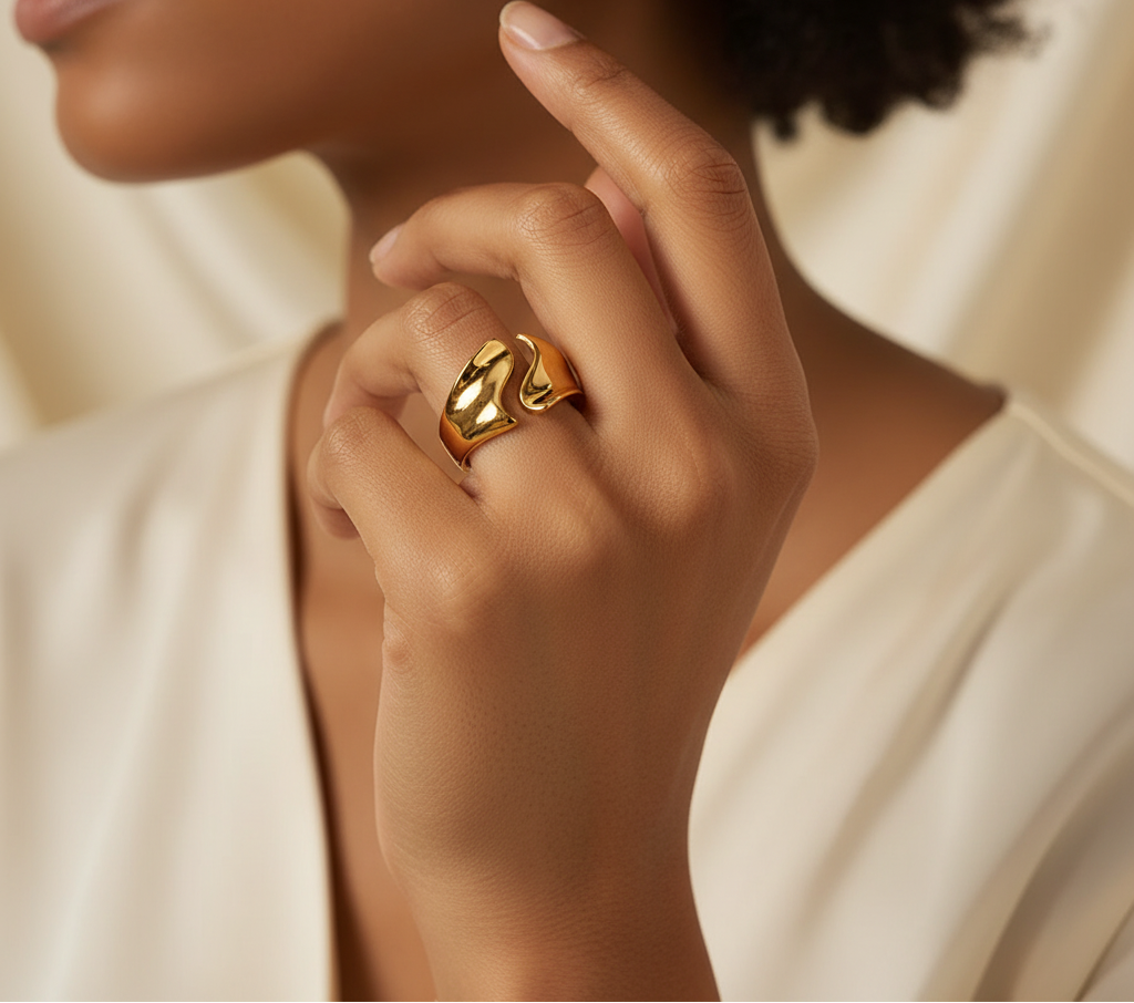 Bague ouverte sculptée dorée